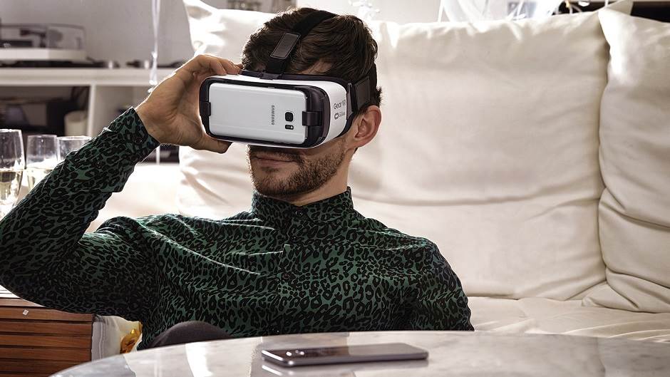  Samsung radi na kristalno jasnom VR uređaju 