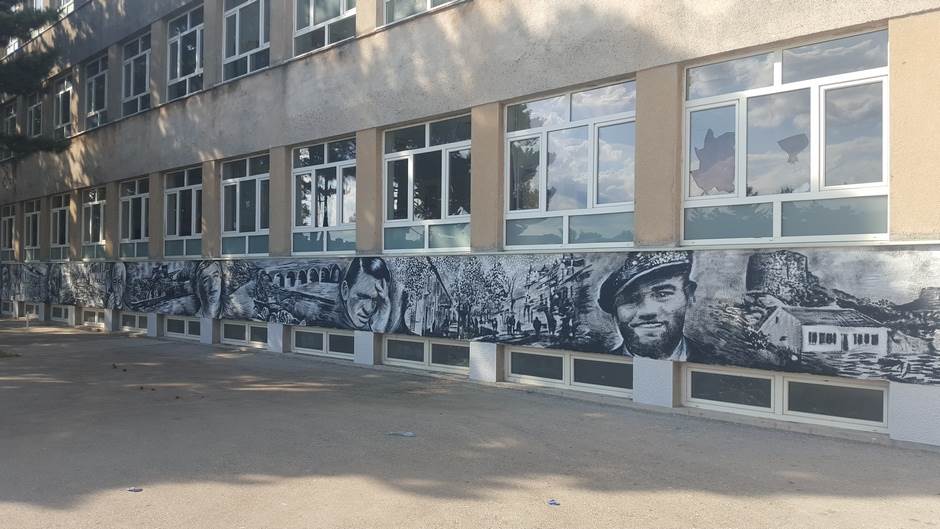  Murali velikana na zidu nikšićke škole  