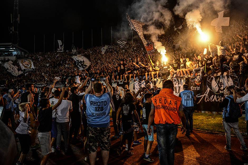  "Ludilo" ispod južne tribine posle gola Leonarda! 