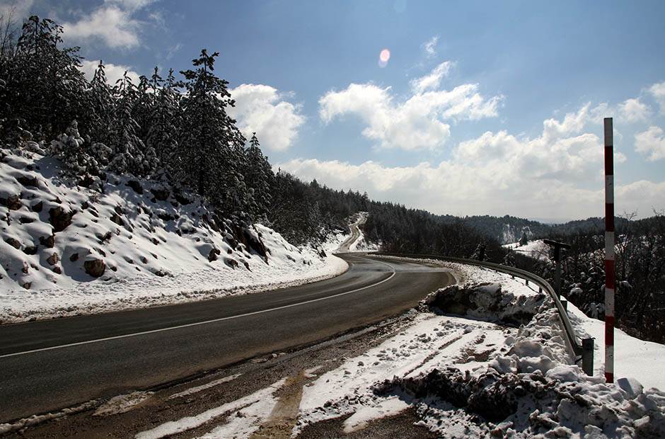  Putevi prohodni, OPREZNO zbog snijega i leda 