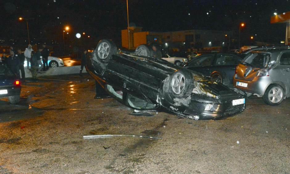  Sa kružnog toka pežom sletio na parking! (FOTO) 