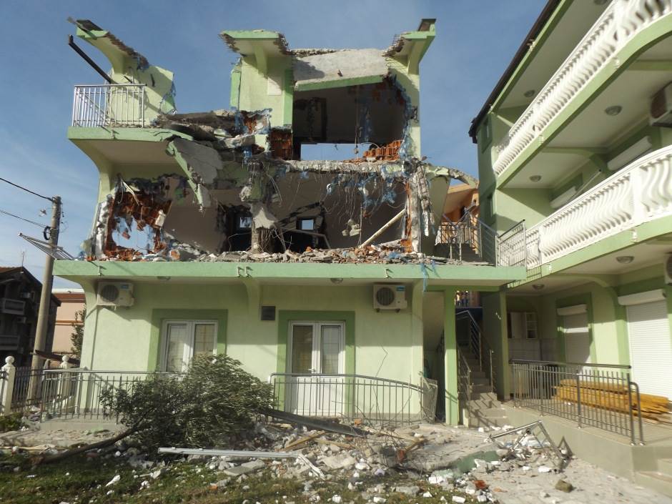  Dan nakon rušenja kuće Zlatičanina u Sutomoru (FOTO) 