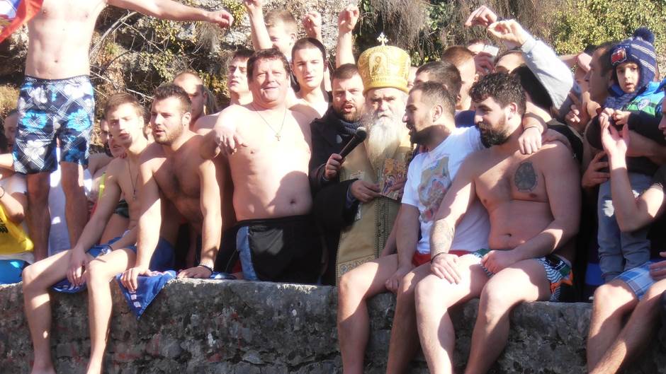  Plivanje za Krst časni u Podgorici 