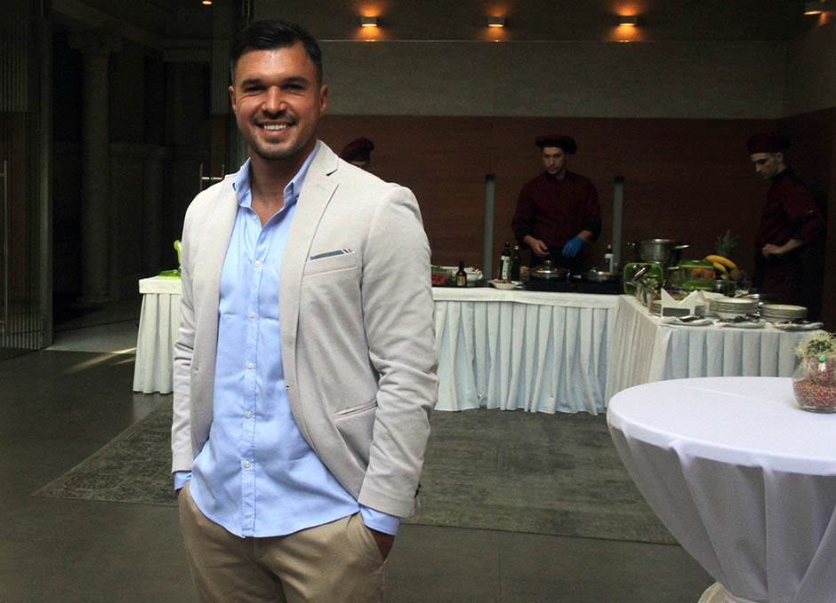  Bozinov-devojka-i-bivsa-zena 