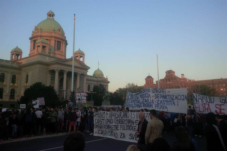  Stotinak učesnika na protestu u Beogradu 