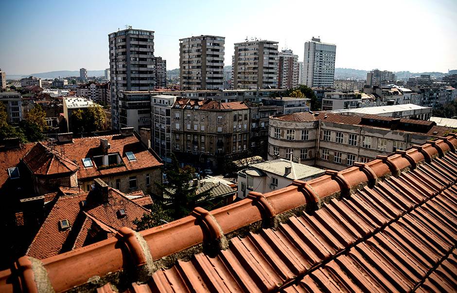  FILMSKA POTЈERA za lopovima po krovovima Beograda 