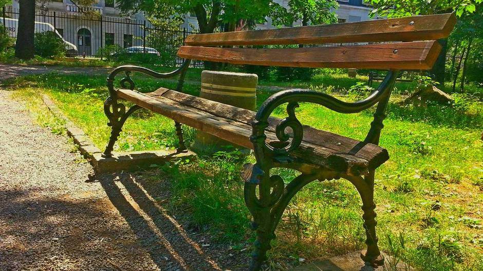  Muškarac u Zagrebu pijan sjeo na klupu s bombom 