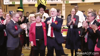  Engleski političar: "Baci petaka!" Uuuups! (VIDEO) 