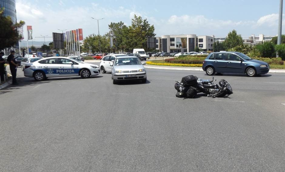  Udes u Podgorici: Povrijeđen motociklista (FOTO) 