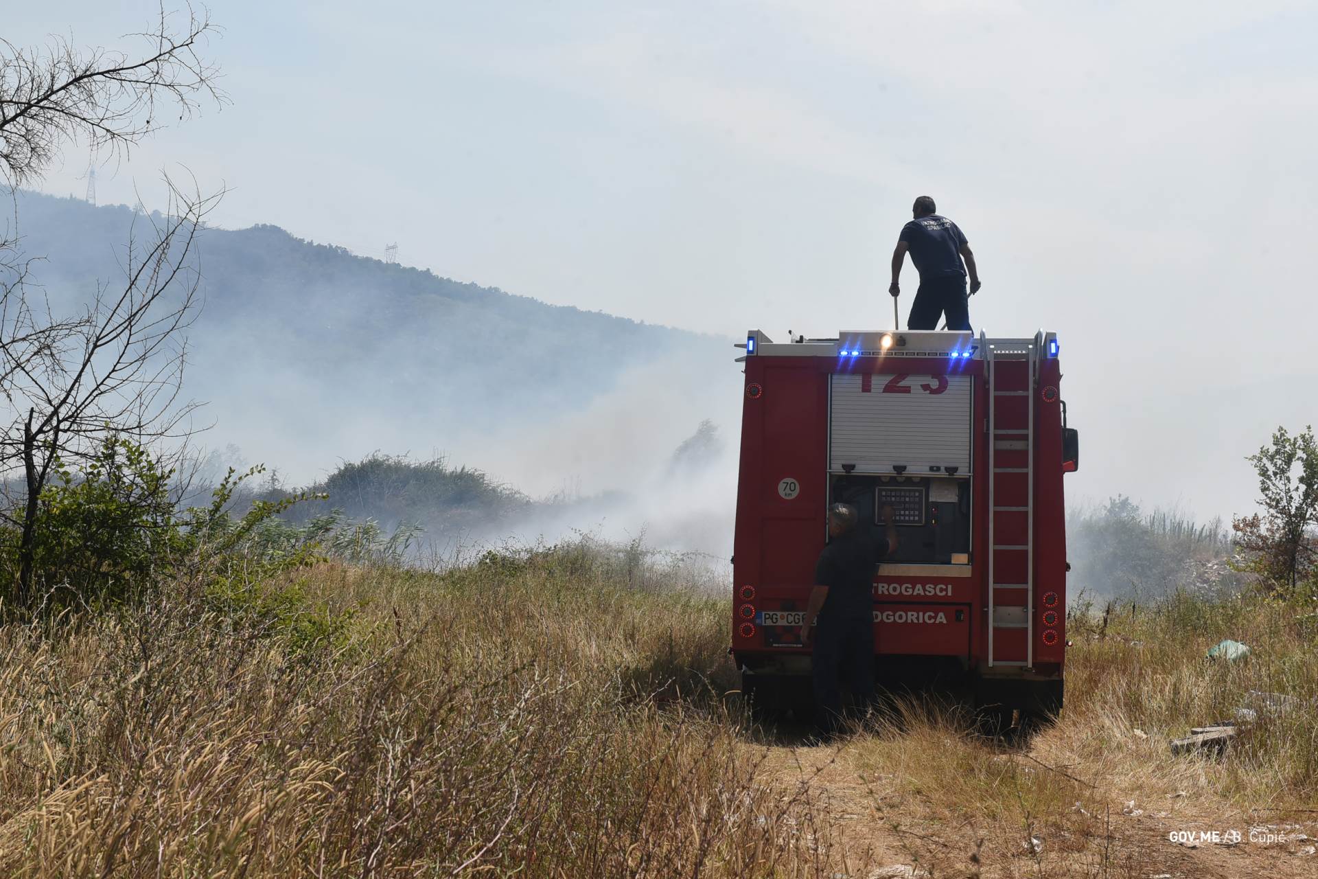  Aktivni požari u Gornjim Mrkama i Katunskoj nahiji 