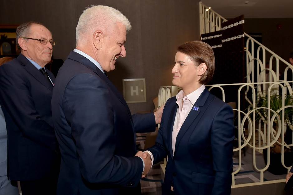  Prvi susret Markovića sa premijerkom Srbije 
