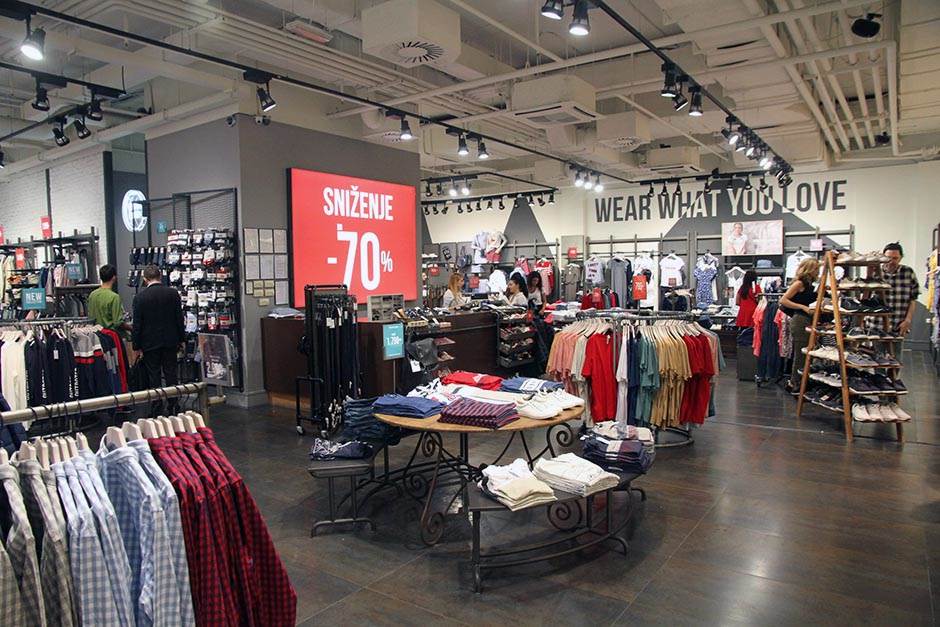  Upao u ženski wc i slikao i snimao žene u kabinama 