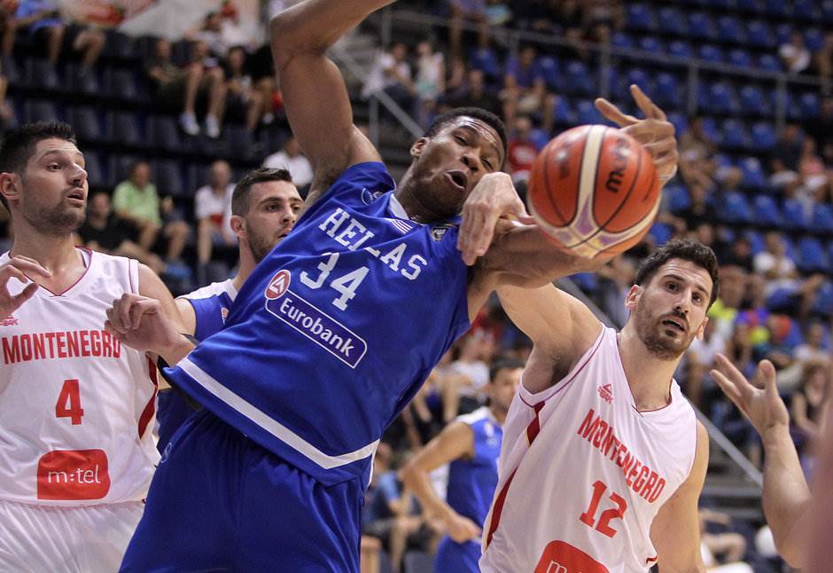  Crnogorski košarkaši startovali porazom 