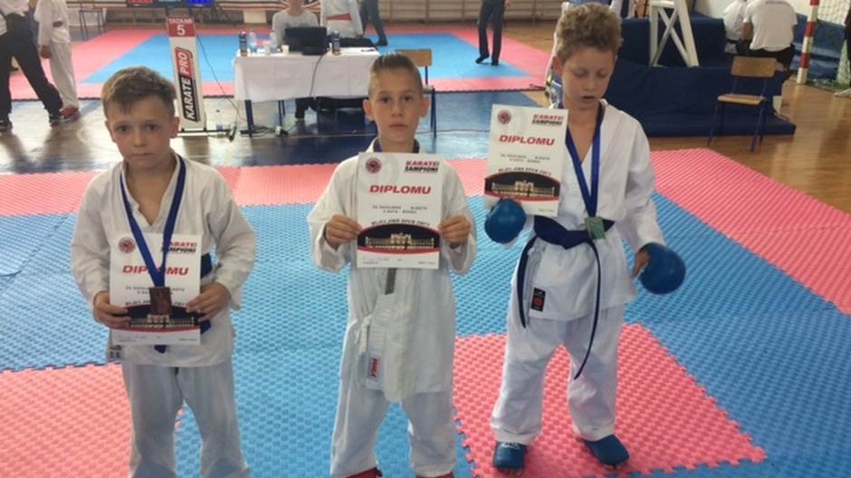  Četiri medalje za Karate klub "Iskra" 