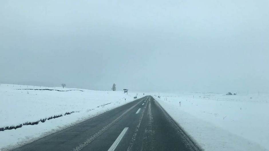  Na sjeveru snijeg otežava vožnju 
