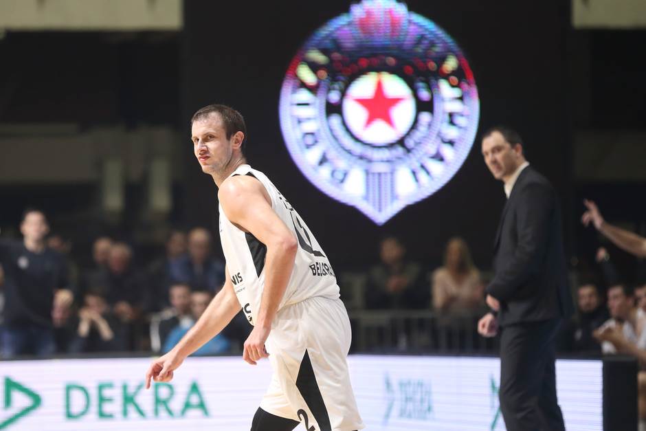  Sjajni Veličković, Partizan u seriji 