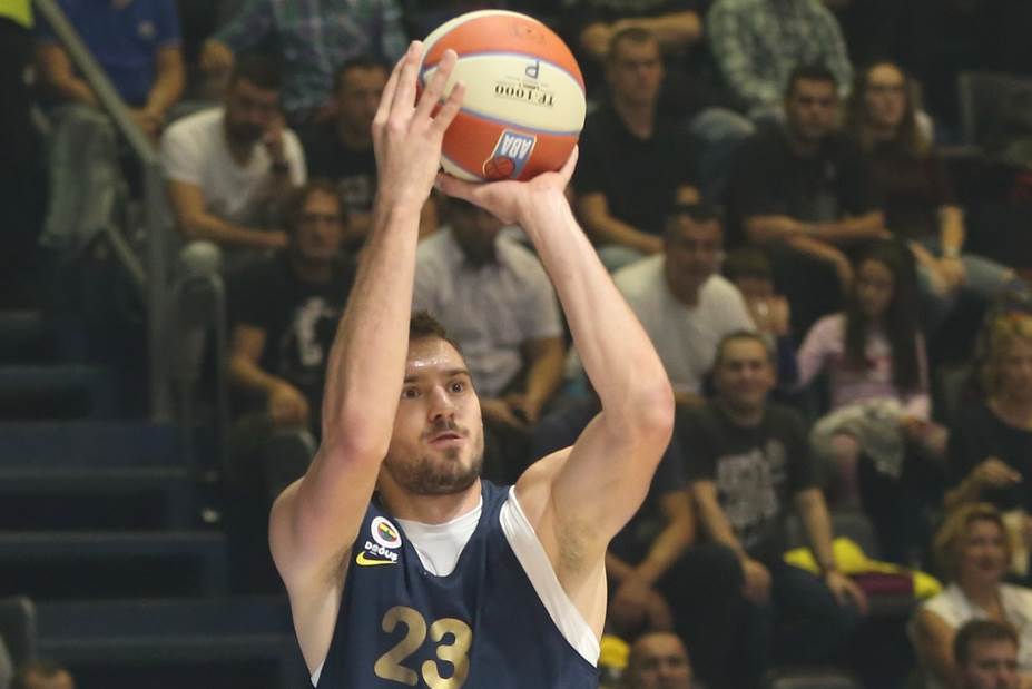  Fener moćan u derbiju - stotka i 26 razlike! 