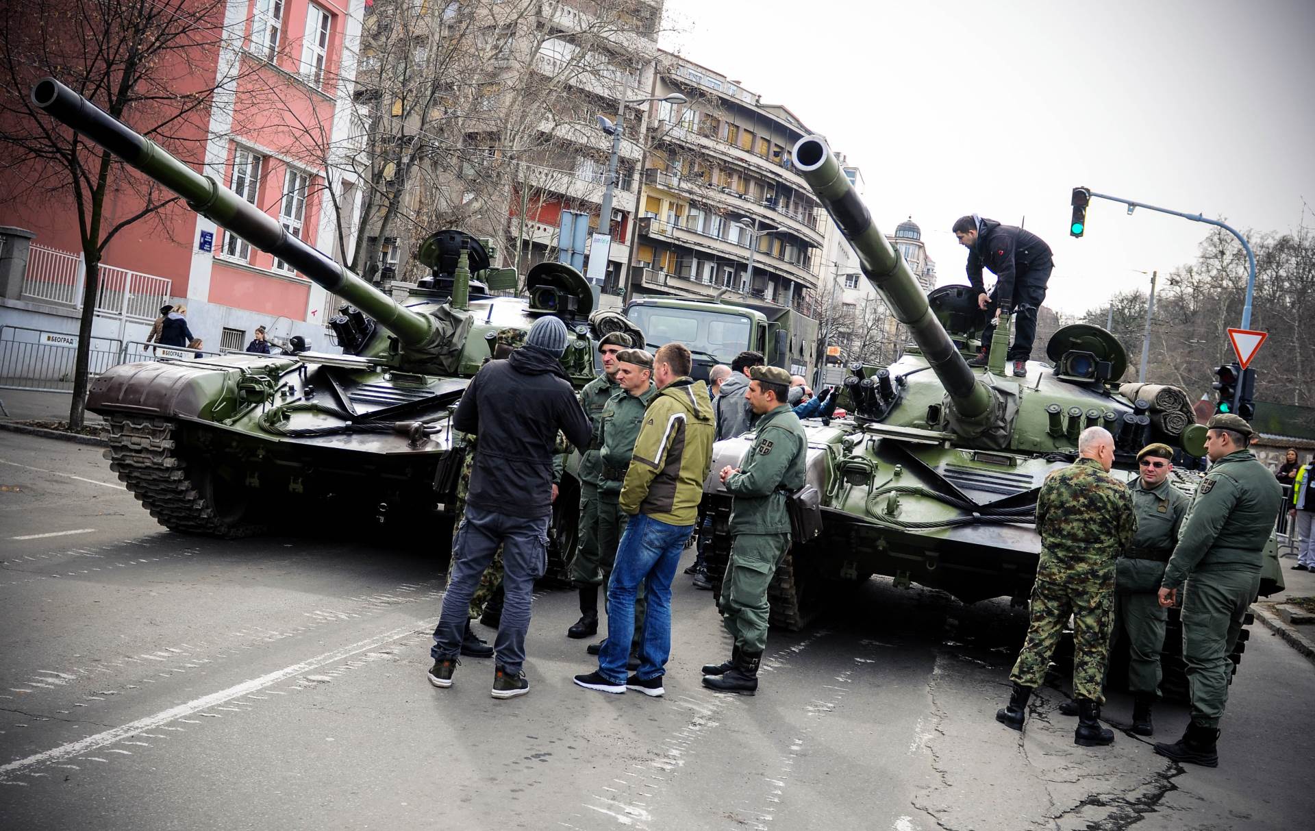  DRAMA Prištine: "Srpski tenkovi krenuli na Kosovo" 