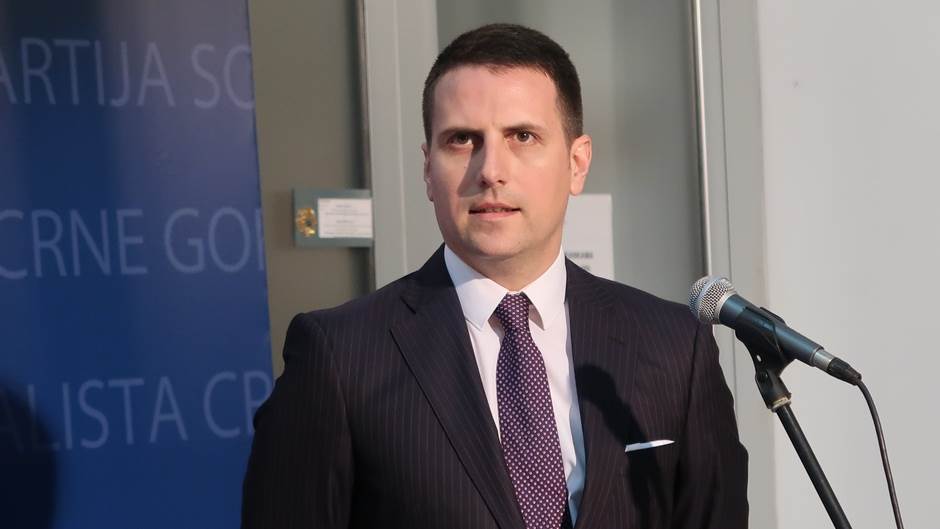  Časlav Vešović, Neodgovorno je gubitniku izbora obezbjeđivati mjesto u Vladi  