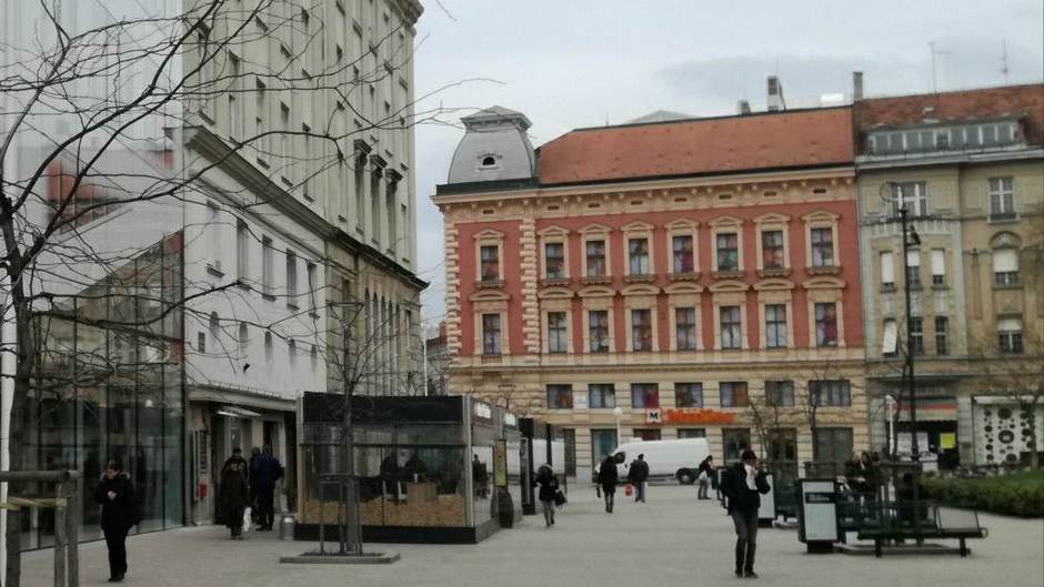  Zagreb: Policija "postrojila" navijače Budućnosti  