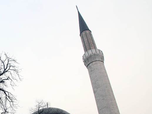  FEJZIĆ: Osvanuo krst sa četiri ocila na na ogradi Osmanagića džamije 