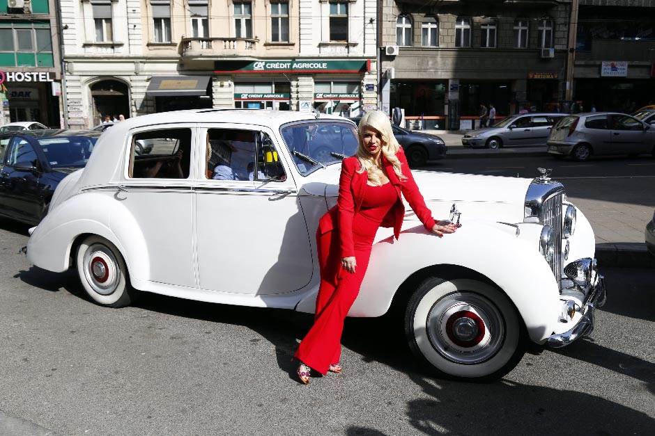  Šta je za nju 100.000 evra? 