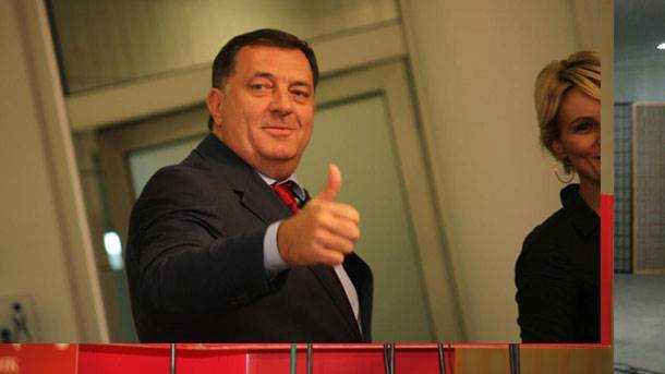  Dodik odbio da se rukuje sa američkom ambasadorkom 