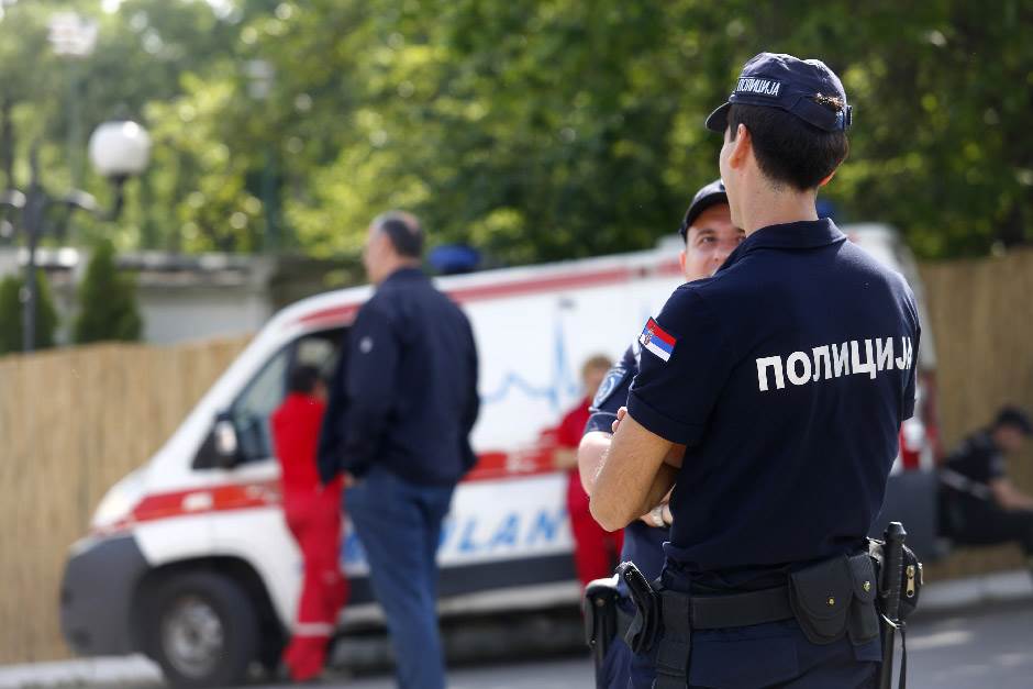  HOROR dan u Beogradu: Muškarac prerezao vene,policajac pucao u sebe, djevojka zarila nož u vrat 