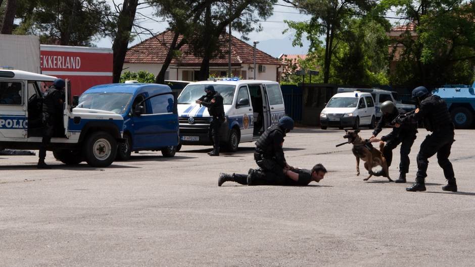  Specijalci povrijedili prava rukometnom sudiji: Tražeći Kaluđerovića policajci upali u pogrešan stan 