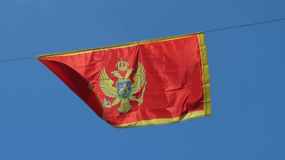  Traže da na crnogorskoj zastavi bude i polumjesec! 