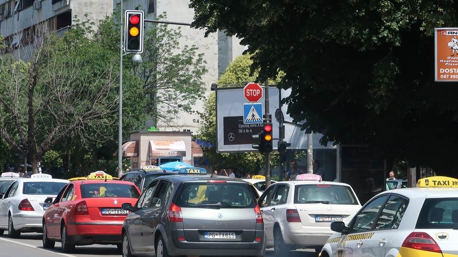  Taksisti pisali premijeru: Niko neće da se vozi, dnevni pazar 6 eura 