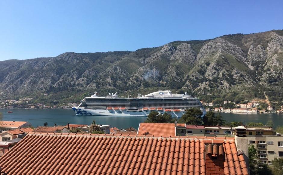  Brod doveo skoro 4,000 turista u Kotor! 