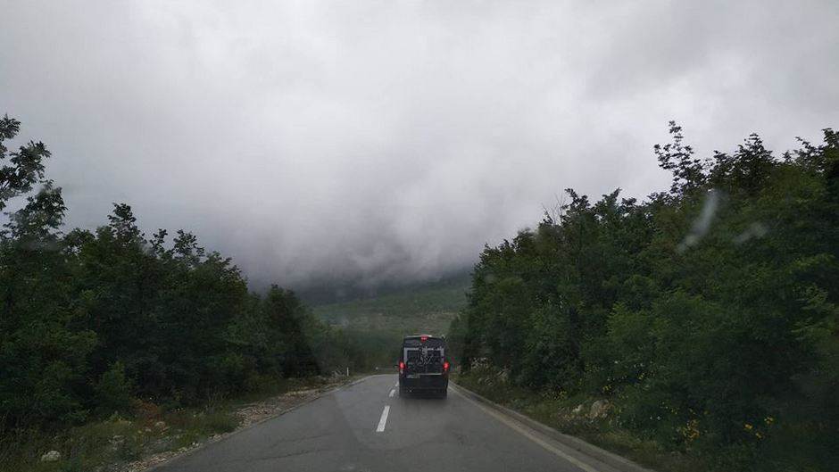  stanje na putevima u Crnoj Gori sjever putevi mokri kamioni sleperi automobili 