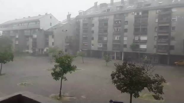  Grad veličine lješnika u Nikšiću! (FOTO, VIDEO) 