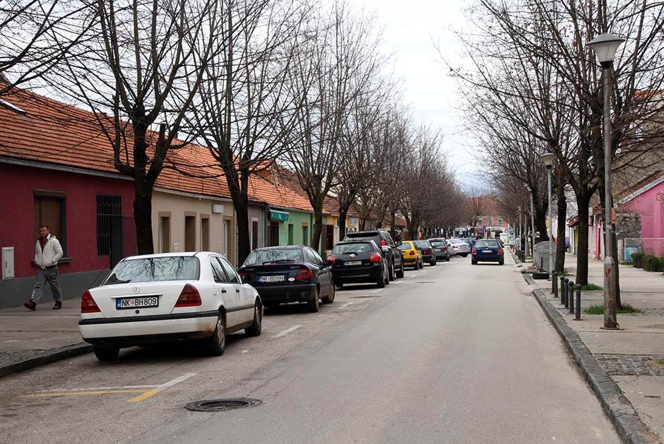 Komunalna policija Nikošć kažnjava 50 eura za parkiranje na trotoaruu   