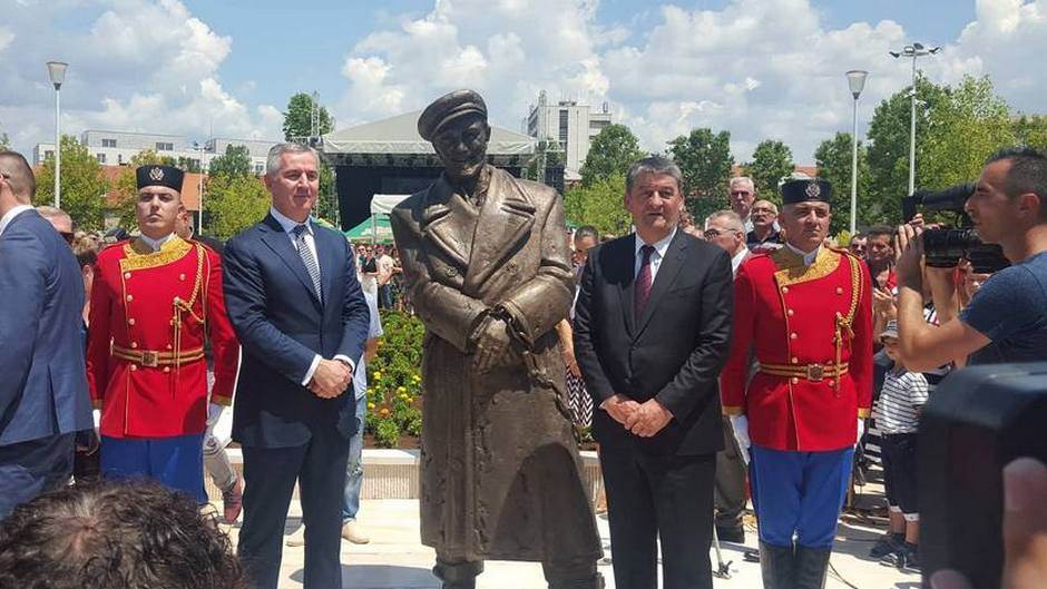  Spomenik HEROJU na rekonstruisanom Trgu slobode  