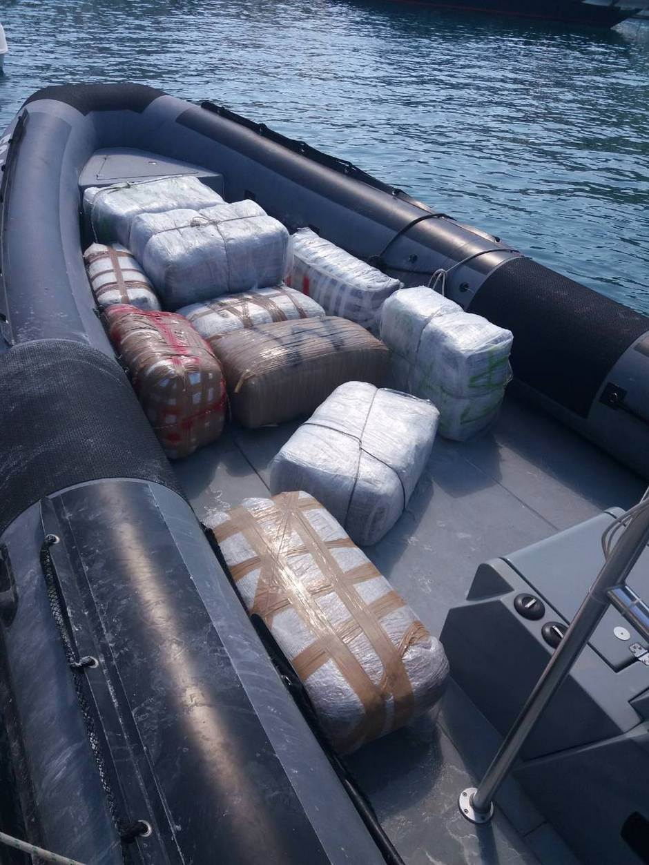  Ekstaza u moru:1,3 tone droge pluta kod Ulcinja 
