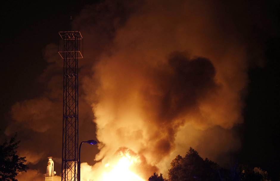  SOLITER BUKTINJA: Zgrada od 45 spratova nestaje u plamenu (VIDEO) 