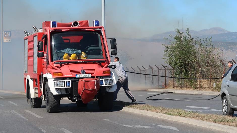  Pljevlja: Vlasnik spriječio vatrogasce da ugase vatru 
