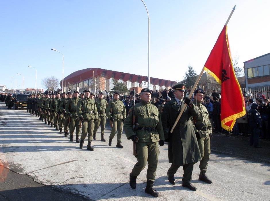  Albanski vojnici u Mitrovici 