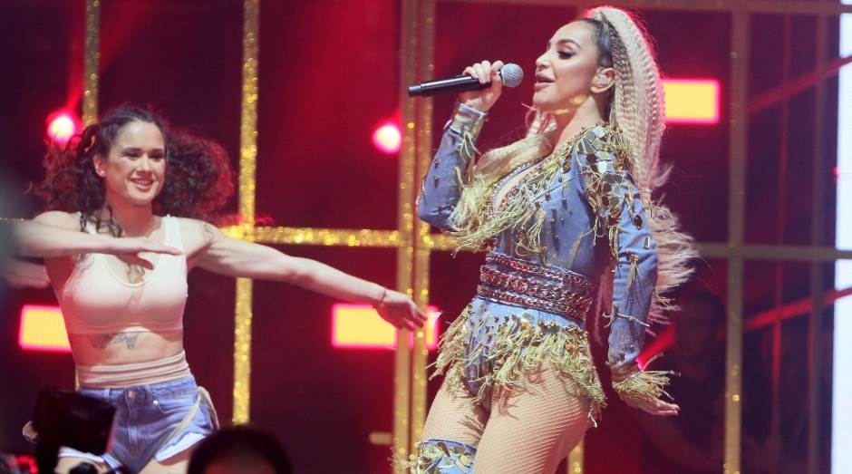   Jelena Karleuša bez dlake na jeziku 