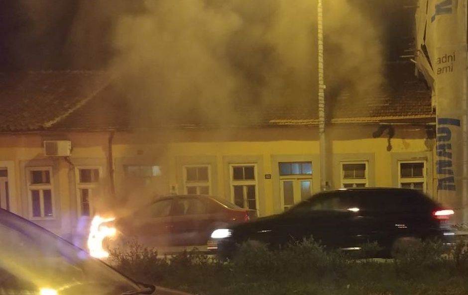  Podgorica: Dačia u plamenu! (FOTO) 