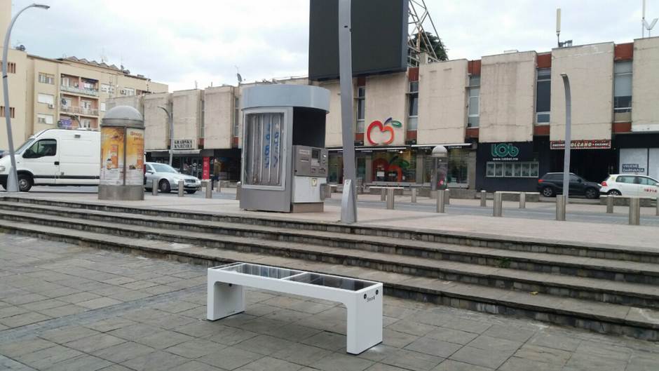  Postavljene „pametne“ klupe na više lokacija u Podgorici 