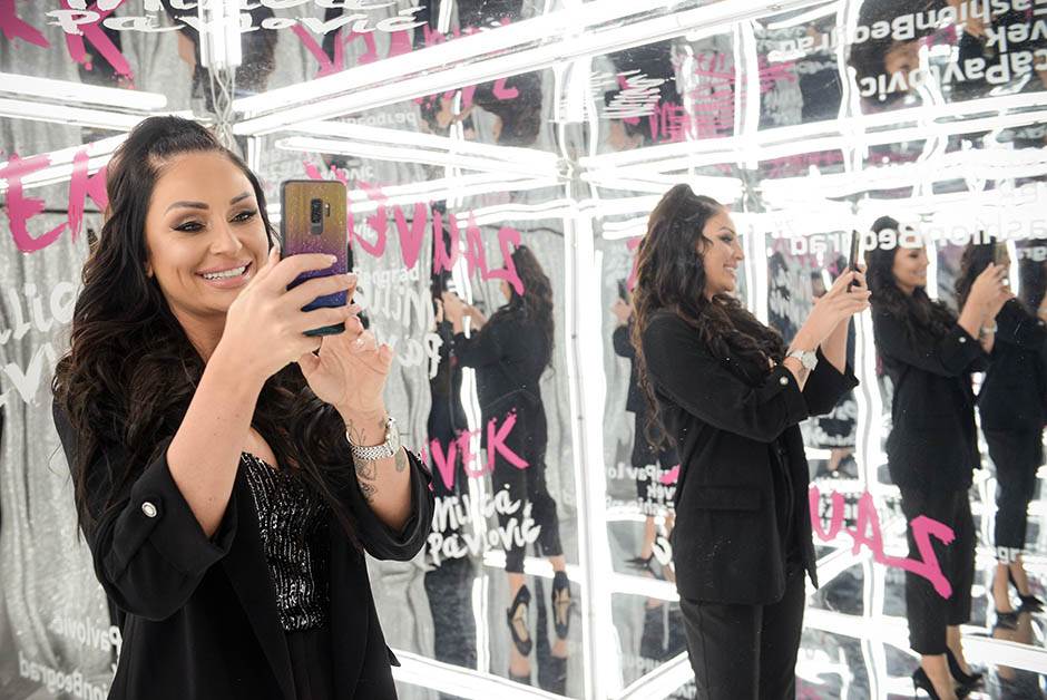  Katarina-Zivkovic-Muvaju-me-devojke-to-mi-imponuje 