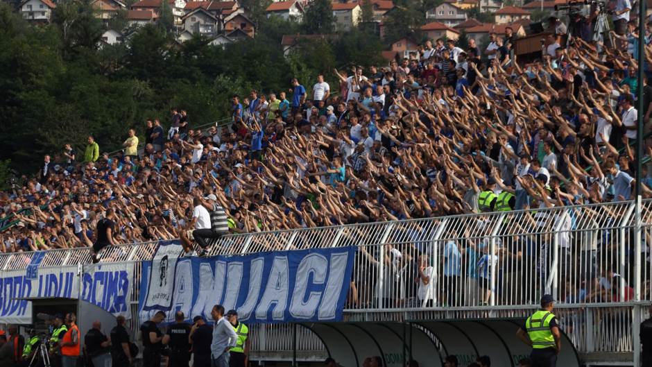  Željini "Manijaci": "Zaklati Šešelja!" (VIDEO) 