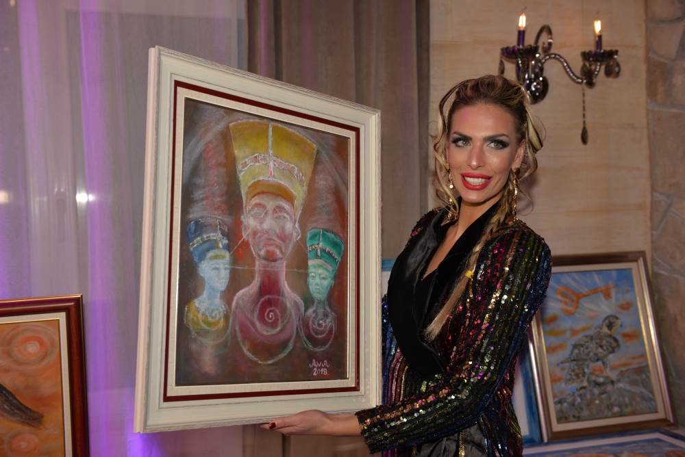  Ava Karabatić predstavila je svoju prvu izložbu slika 
