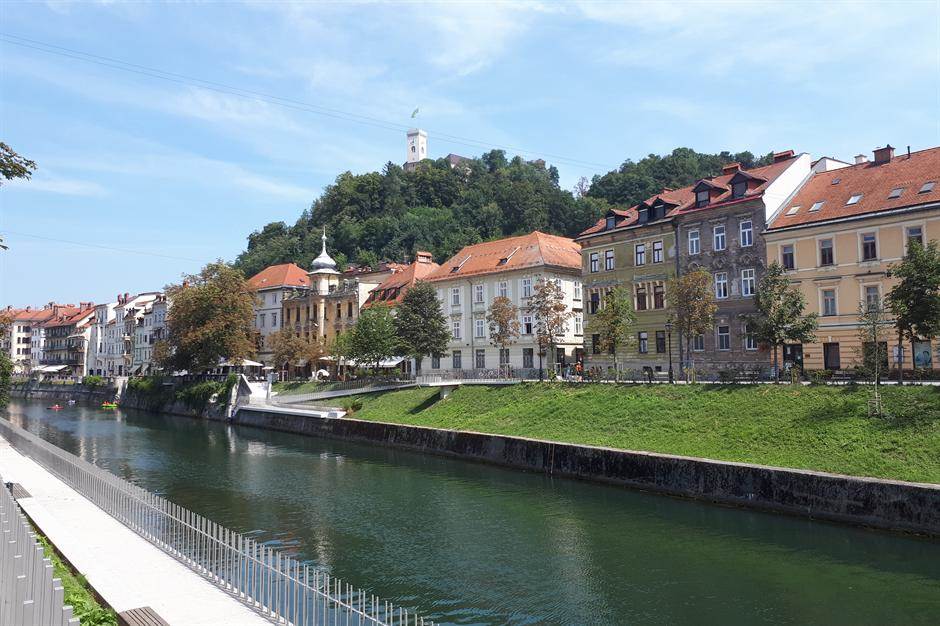  Slovenija otvorila granicu za još 14 zemalja, ali ne i za Crnu Goru 