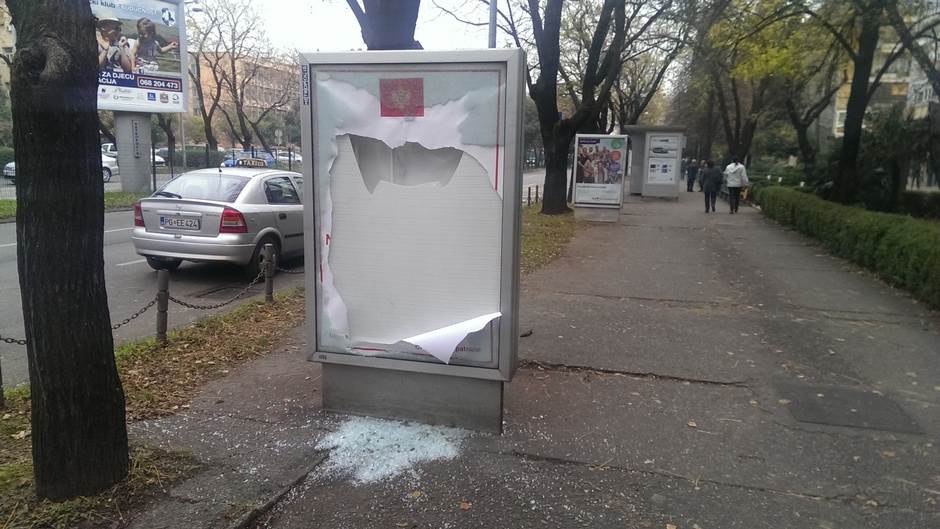  Polomljen "NATO" bilbord u Podgorici 