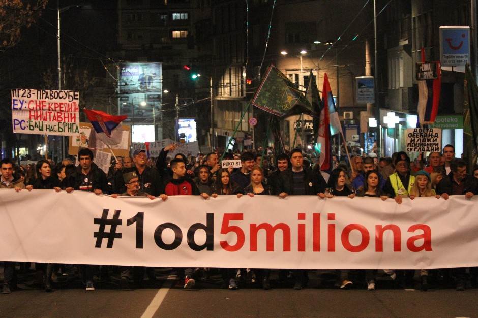  Beograd: Demonstranti upali u zgradu RTS-a 