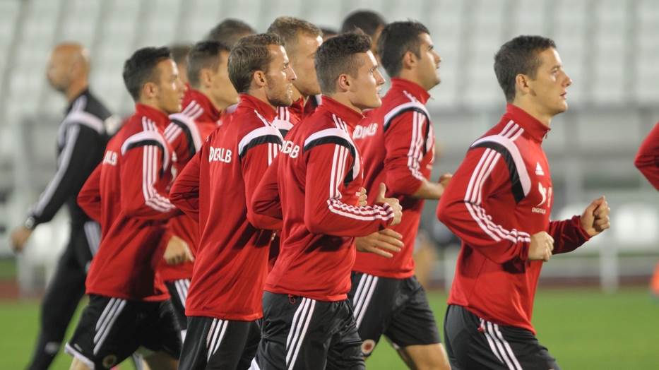  Svađa i poraz - Albanija otpustila Panućija 